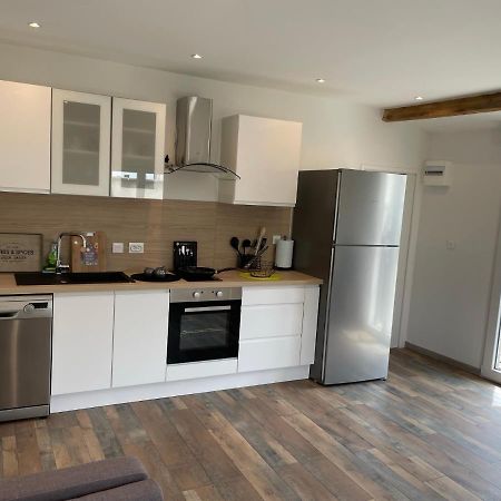 Studio 23 M2+Wifi +Parking Prive Oullins Exterior foto