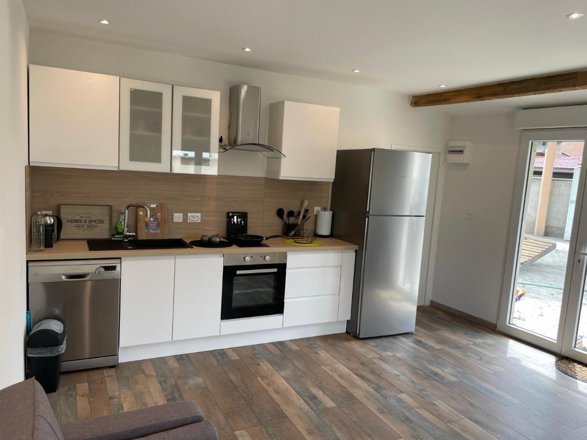 Studio 23 M2+Wifi +Parking Prive Oullins Exterior foto