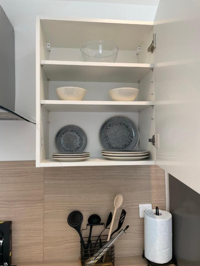 Studio 23 M2+Wifi +Parking Prive Oullins Exterior foto